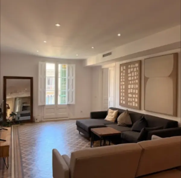 Bright student room in Eixample Barcelona with private bathroom, balcony, and double bed
