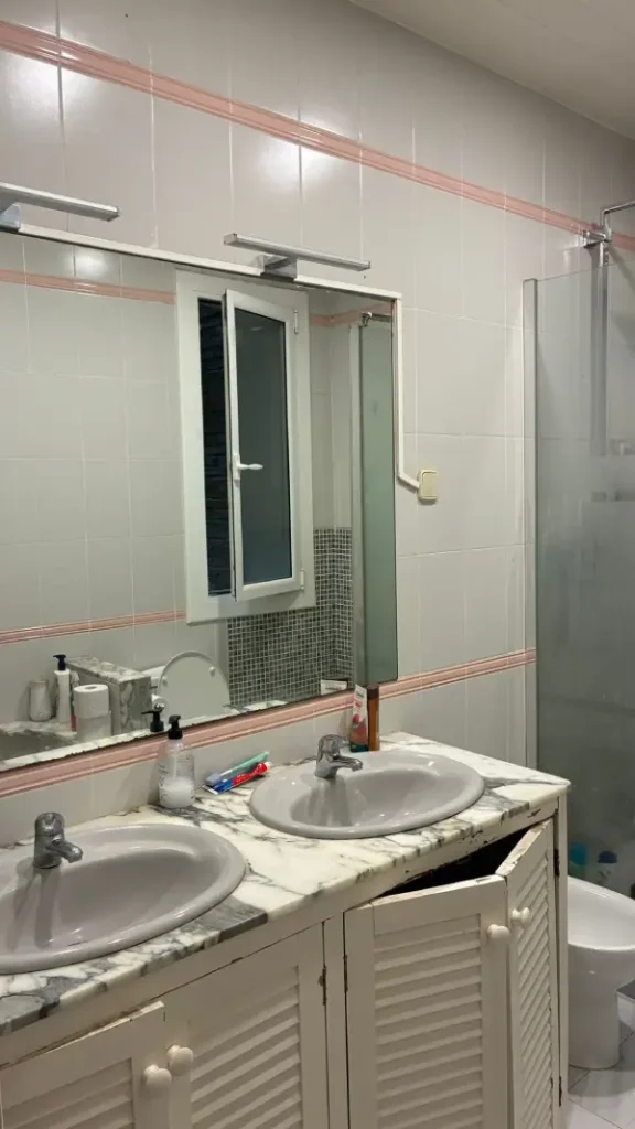 Furnished student room in Enric Granados 133 Barcelona near Provença FGC and ESADE transport links