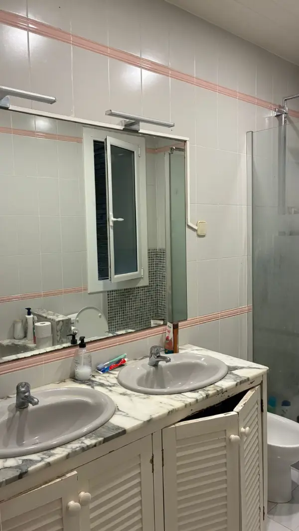 Furnished student room in Enric Granados 133 Barcelona near Provença FGC and ESADE transport links