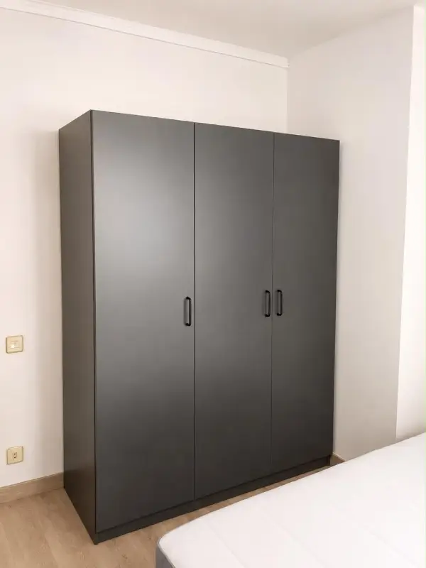 Furnished student room in Eixample Barcelona with private bathroom desk and built-in wardrobe