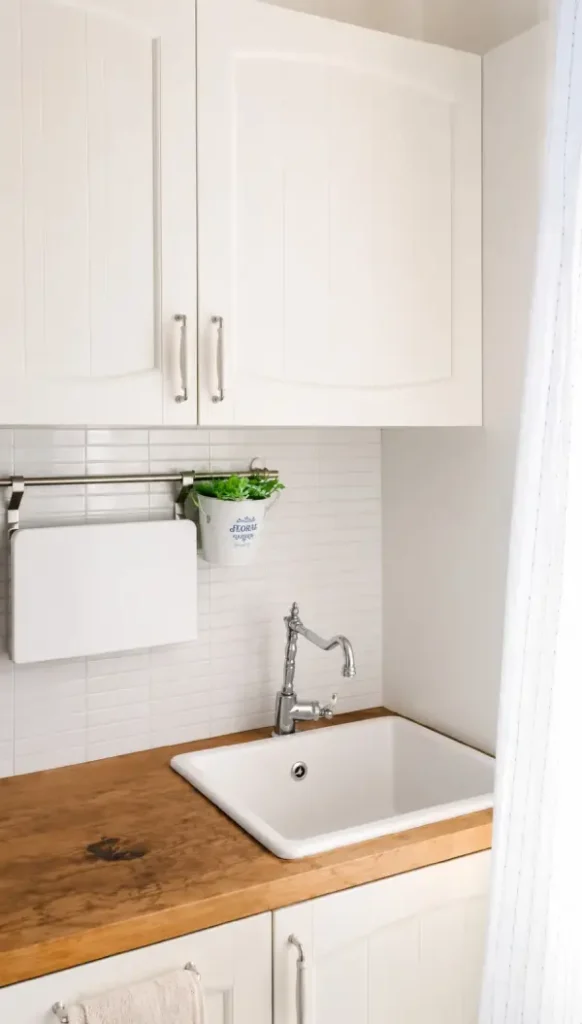 Fully furnished student studio apartment in Eixample Barcelona near Entença Metro with equipped kitchen