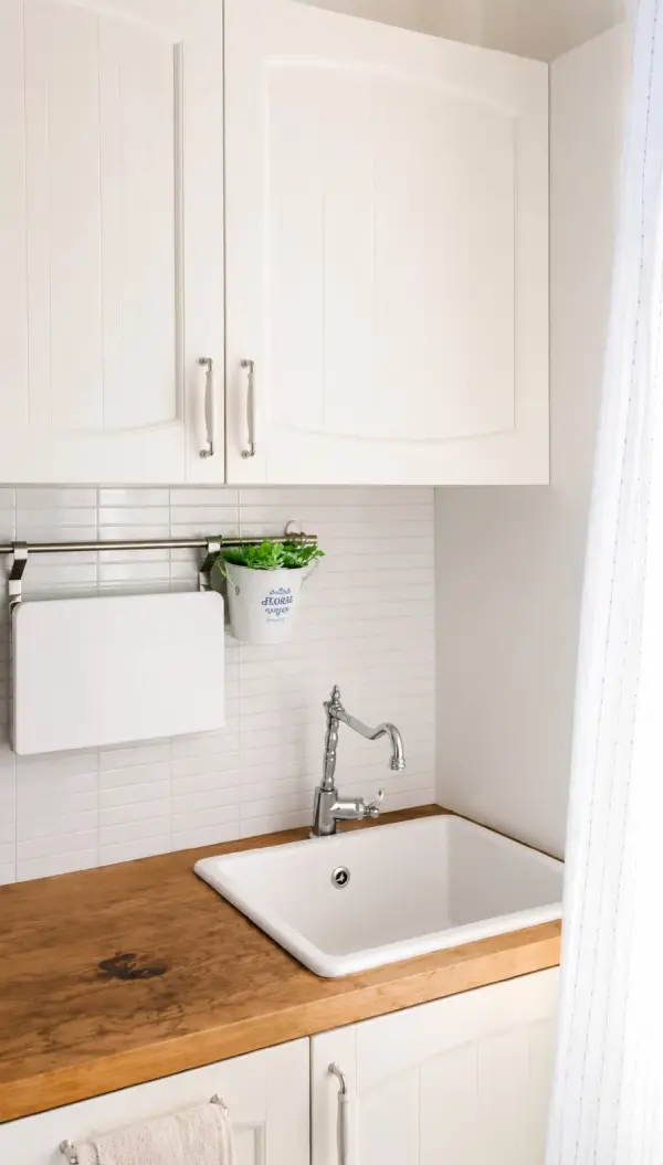 Fully furnished student studio apartment in Eixample Barcelona near Entença Metro with equipped kitchen