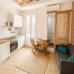Fully furnished student studio apartment in Eixample Barcelona near Entença Metro with equipped kitchen
