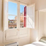 Fully furnished student studio apartment in Eixample Barcelona near Entença Metro with equipped kitchen