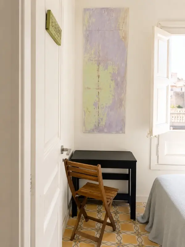Fully furnished student studio apartment in Eixample Barcelona near Entença Metro with equipped kitchen