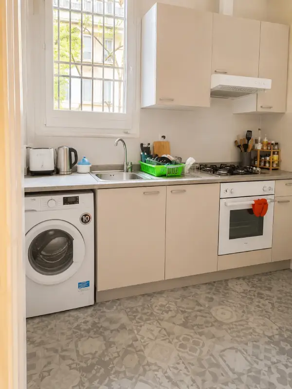 Spacious student room in Plaça Urquinaona Barcelona with double bed, study desk, and shared terrace