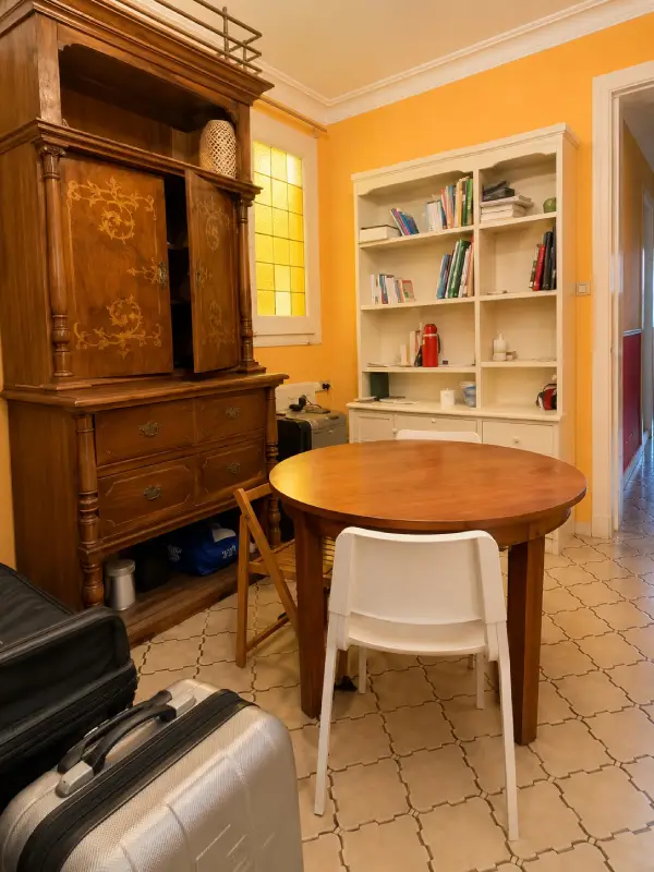Spacious student room in Plaça Urquinaona Barcelona with double bed, study desk, and shared terrace