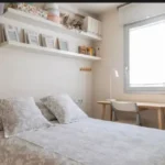 Fully furnished student room in Sant Gervasi Barcelona with double bed, private bathroom and desk