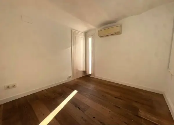 Modern penthouse apartment in Poblenou Barcelona with large private terrace and one bedroom