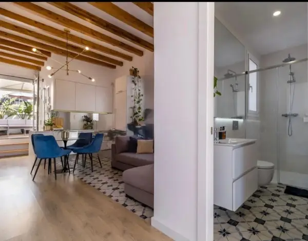Fully furnished student penthouse in Barcelona with two private terraces and one bedroom