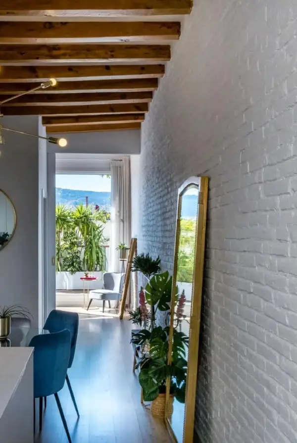 Fully furnished student penthouse in Barcelona with two private terraces and one bedroom