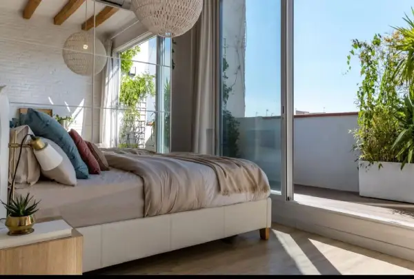 Fully furnished student penthouse in Barcelona with two private terraces and one bedroom