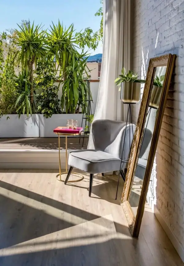 Fully furnished student penthouse in Barcelona with two private terraces and one bedroom