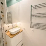 Renovated 30 m² student studio apartment in Barcelona with private terrace and fully equipped kitchen