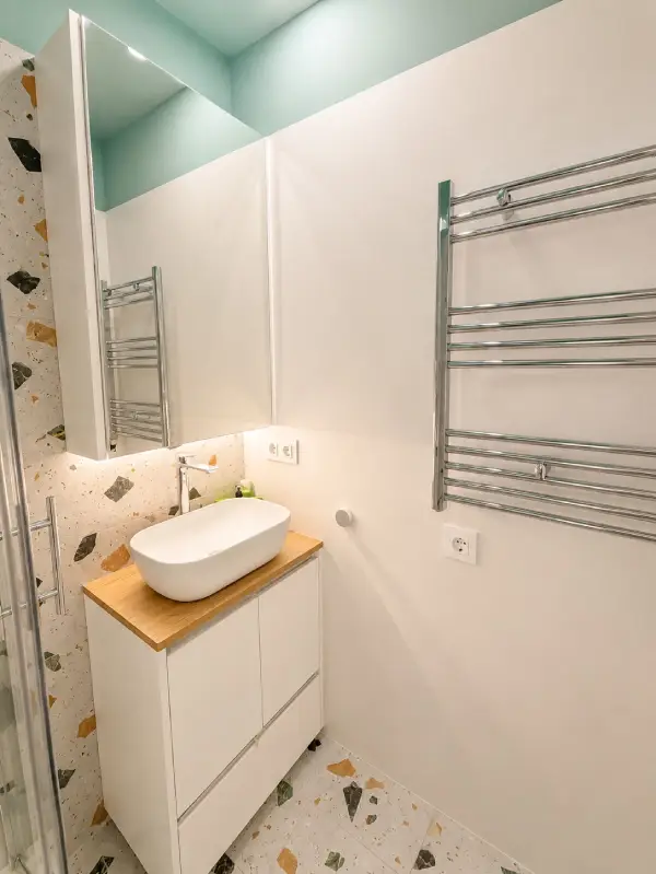 Renovated 30 m² student studio apartment in Barcelona with private terrace and fully equipped kitchen