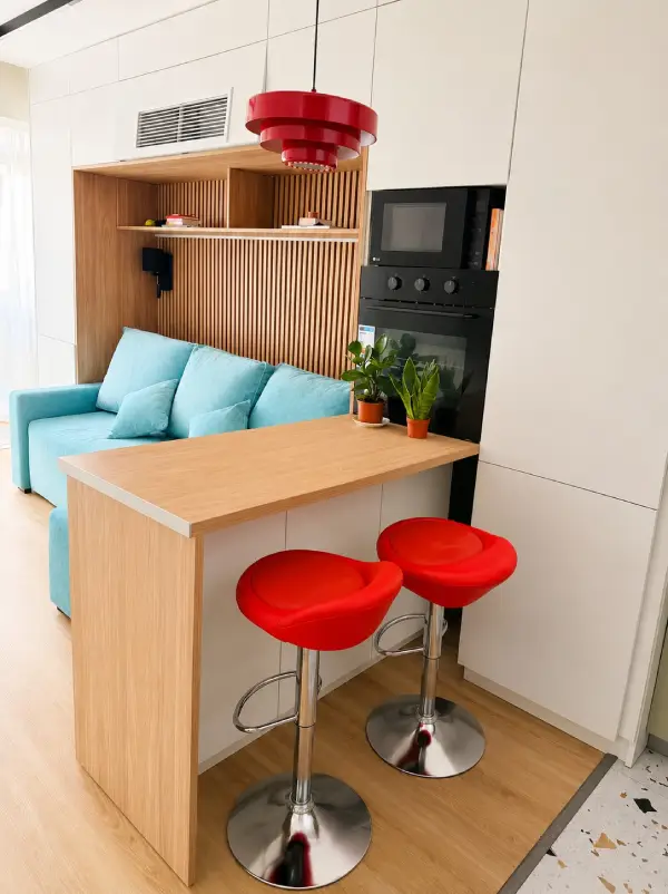 Renovated 30 m² student studio apartment in Barcelona with private terrace and fully equipped kitchen