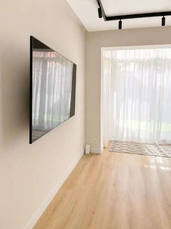 Renovated 30 m² student studio apartment in Barcelona with private terrace and fully equipped kitchen