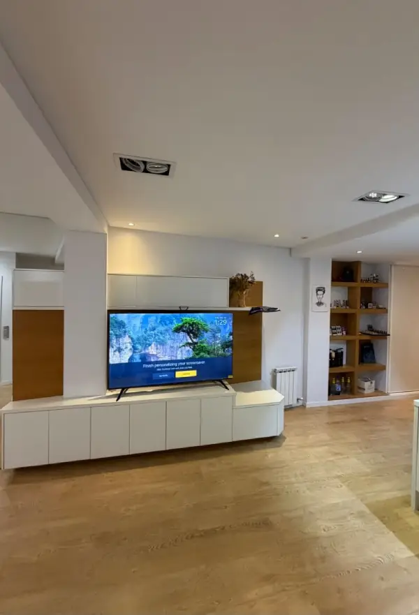 Modern student room in Eixample Barcelona with shared terrace, central AC and furnished apartment