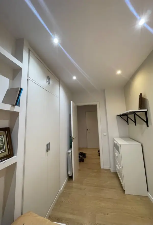 Modern student room in Eixample Barcelona with shared terrace, central AC and furnished apartment