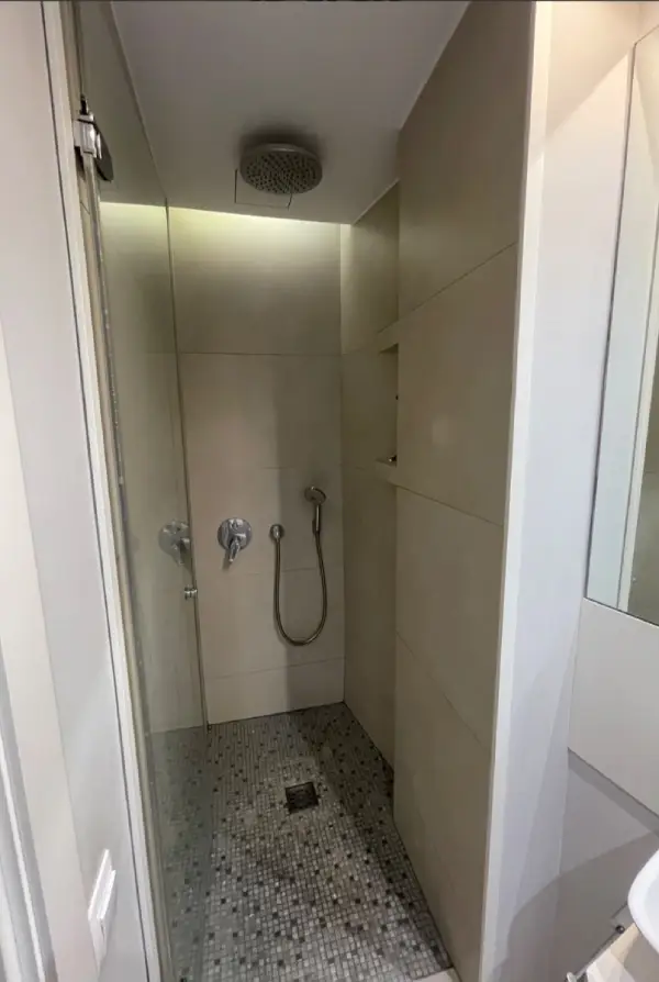 Modern student room in Eixample Barcelona with shared terrace, central AC and furnished apartment