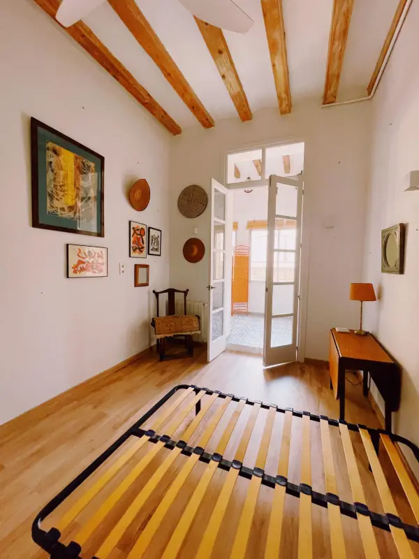 Fully furnished 2-bedroom student apartment in Gràcia Barcelona with two bathrooms and balcony