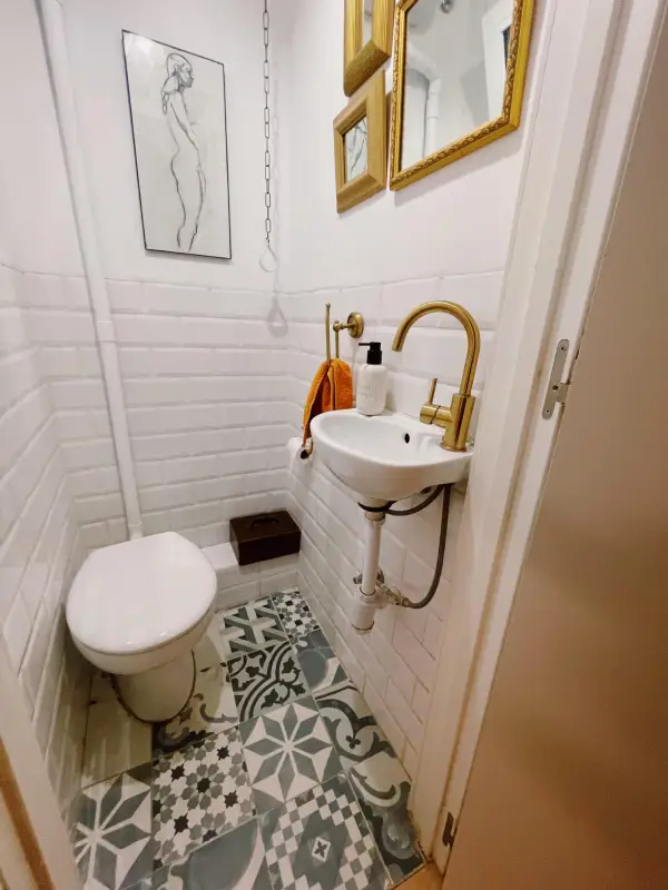 Fully furnished 2-bedroom student apartment in Gràcia Barcelona with two bathrooms and balcony