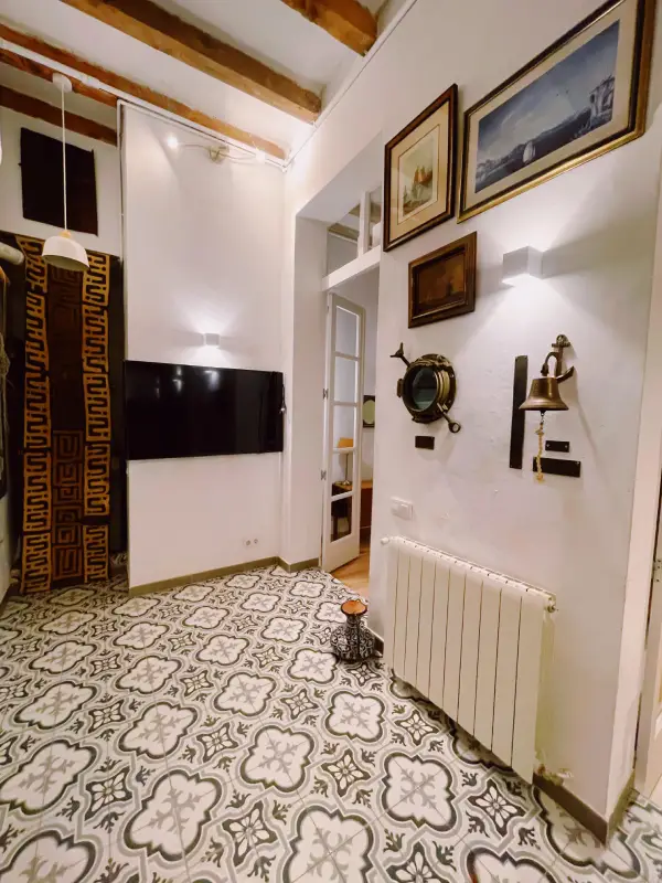Fully furnished 2-bedroom student apartment in Gràcia Barcelona with two bathrooms and balcony