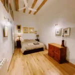 Fully furnished 2-bedroom student apartment in Gràcia Barcelona with two bathrooms and balcony