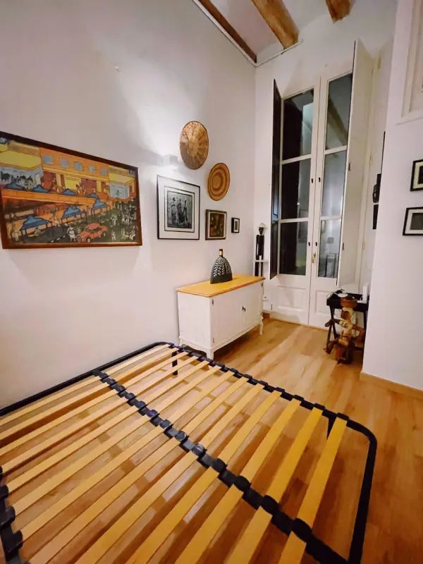 Fully furnished 2-bedroom student apartment in Gràcia Barcelona with two bathrooms and balcony