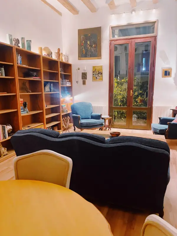 Fully furnished 2-bedroom student apartment in Gràcia Barcelona with two bathrooms and balcony