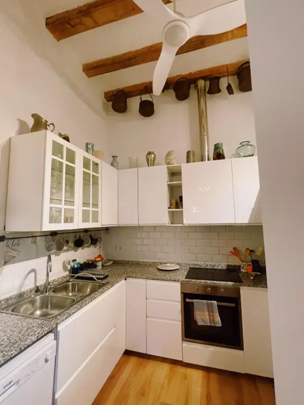 Fully furnished 2-bedroom student apartment in Gràcia Barcelona with two bathrooms and balcony
