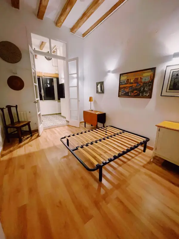 Fully furnished 2-bedroom student apartment in Gràcia Barcelona with two bathrooms and balcony