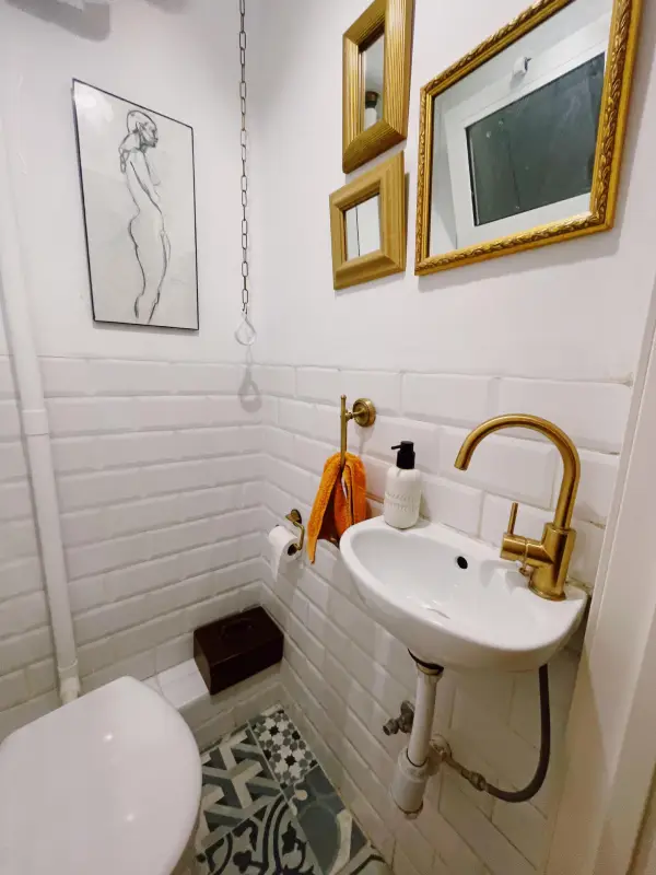 Fully furnished 2-bedroom student apartment in Gràcia Barcelona with two bathrooms and balcony
