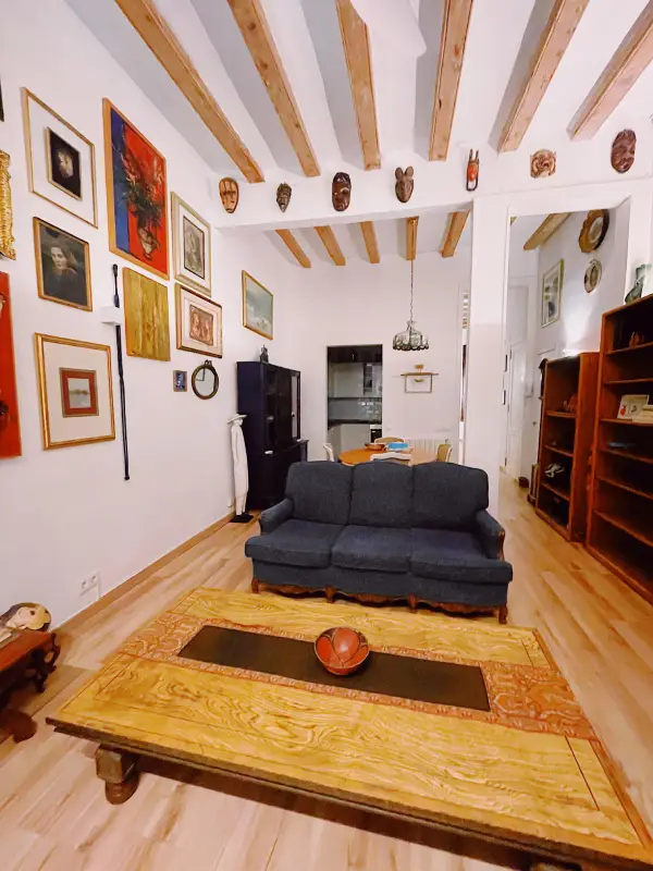 Fully furnished 2-bedroom student apartment in Gràcia Barcelona with two bathrooms and balcony