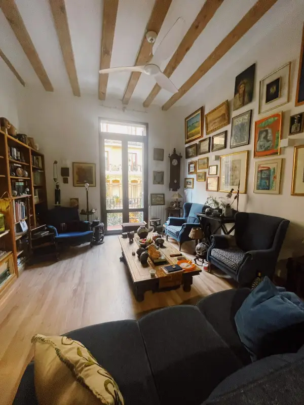 Fully furnished 2-bedroom student apartment in Gràcia Barcelona with two bathrooms and balcony