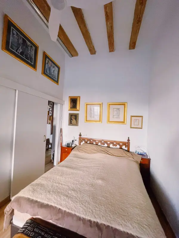 Fully furnished 2-bedroom student apartment in Gràcia Barcelona with two bathrooms and balcony