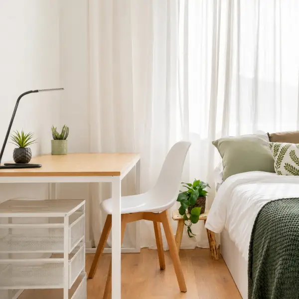Student room in a 5-bedroom shared apartment in Sants Barcelona with garden and equipped kitchen