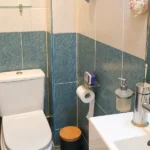 2-bedroom student apartment on Calle dels Mercaders Barcelona with balcony and fully equipped kitchen