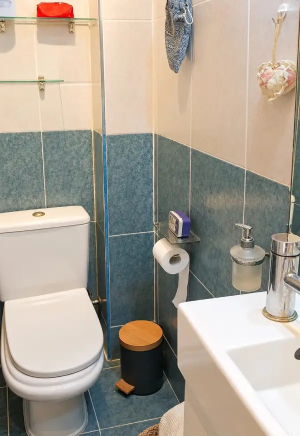 2-bedroom student apartment on Calle dels Mercaders Barcelona with balcony and fully equipped kitchen