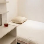 2-bedroom student apartment on Calle dels Mercaders Barcelona with balcony and fully equipped kitchen
