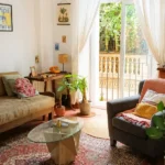 2-bedroom student apartment on Calle dels Mercaders Barcelona with balcony and fully equipped kitchen