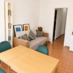 Student room in a 3-bedroom shared apartment in Eixample Barcelona with shared bathroom