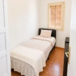 Student room in a 3-bedroom shared apartment in Eixample Barcelona with shared bathroom