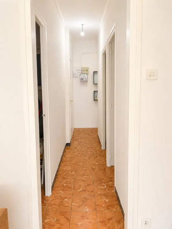 Student room in a 3-bedroom shared apartment in Eixample Barcelona with shared bathroom