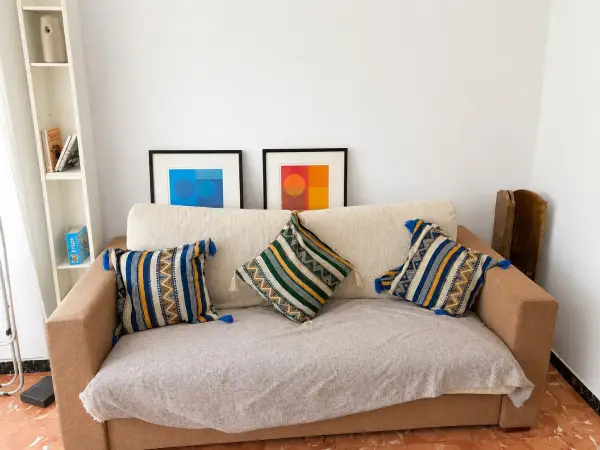 Student room in a 3-bedroom shared apartment in Eixample Barcelona with shared bathroom