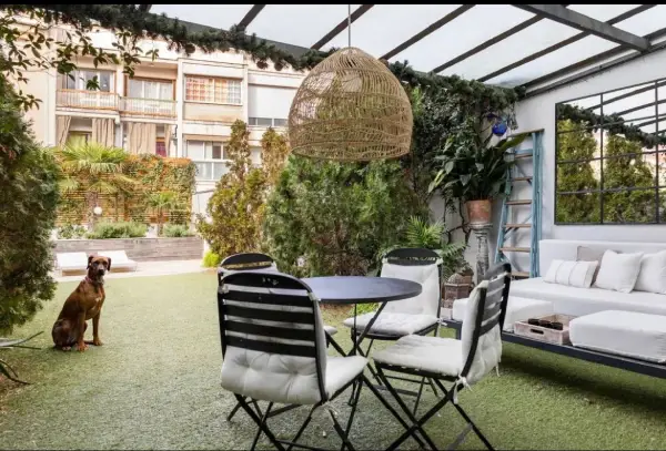 Fully furnished student room in Sant Gervasi Barcelona with double bed, private bathroom and desk