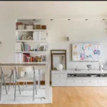 Fully furnished student room in Sant Gervasi Barcelona with double bed, private bathroom and desk