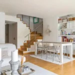 Fully furnished student room in Sant Gervasi Barcelona with double bed, private bathroom and desk