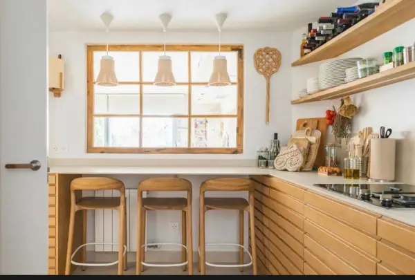 Fully furnished student room in Sant Gervasi Barcelona with double bed, private bathroom and desk