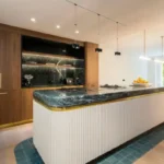Renovated 5-bedroom apartment in Sant Gervasi Barcelona with 5 bathrooms, parking, equipped kitchen and built-in wardrobes